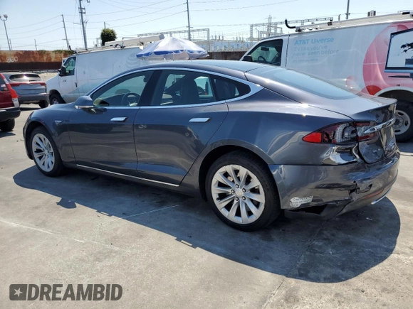 2016 Tesla Model S 90D z VIN 5YJSA1E22GF136325, wystawiony jako Copart lot #65238105 z przebiegiem 182 196 mil mil oraz Szkoda całkowita • Salvage title. Historia ofert i sprzedaży dostępna na DreamBid. Obrazek 2.