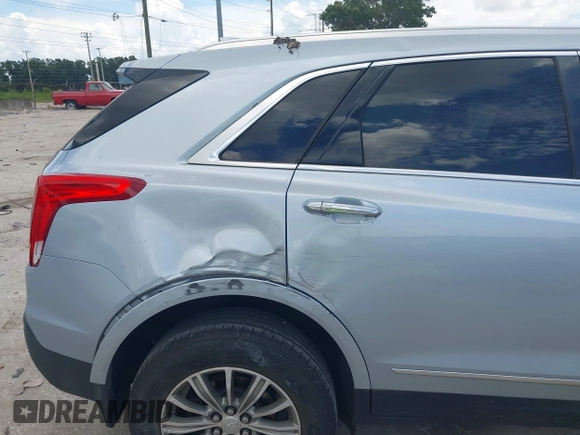 2017 Cadillac XT5 Luxury FWD z VIN 1GYKNBRSXHZ325914, wystawiony jako IAAI lot #42776412 z przebiegiem 85 014 mil mil oraz . Historia ofert i sprzedaży dostępna na DreamBid. Obrazek 18.
