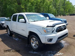 2013 Toyota Tacoma z VIN 3TMLU4EN5DM120294, wystawiony jako IAAI lot #42052802 z przebiegiem Nie podano mil oraz . Historia ofert i sprzedaży dostępna na DreamBid. Obrazek 1.