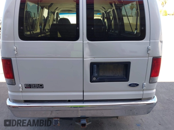 2005 Ford Econoline Passenger XL with VIN 1FBNE31L45HB23735, listed as a IAAI auction lot 41700427 with 241,456 mi miles. Bid and sale history available at carsss.com. Image 6.
