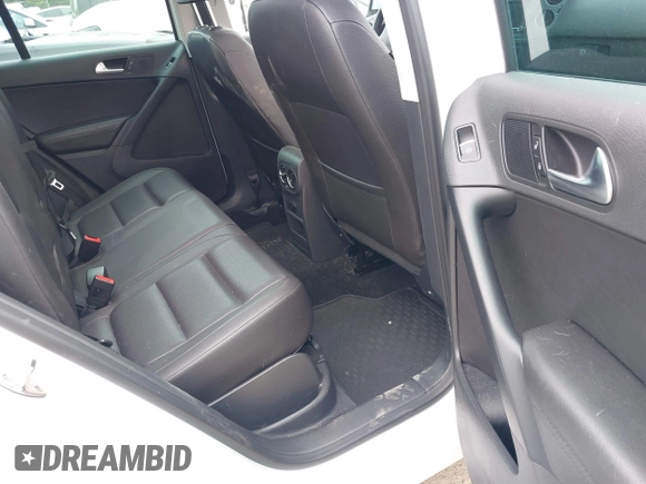 2016 Volkswagen Tiguan SE z VIN WVGBV7AX4GW508103, wystawiony jako IAAI lot #42473754 z przebiegiem 104 978 mil mil oraz . Historia ofert i sprzedaży dostępna na DreamBid. Obrazek 8.
