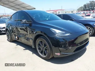 2024 Tesla Model Y с VIN 7SAYGDED2RF111670, выставлен на аукционе IAAI как лот 42321121 с пробегом 13 806 миль миль и . История ставок и продаж доступна на DreamBid. Изображение 1.