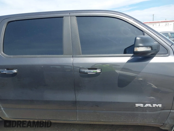2019 Ram 1500 Big Horn z VIN 1C6RRFFG8KN743717, wystawiony jako IAAI lot #40321463 z przebiegiem 89 387 mil mil oraz . Historia ofert i sprzedaży dostępna na DreamBid. Obrazek 13.