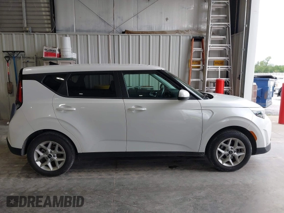 2024 Kia Soul S with VIN KNDJ23AU1R7237456, listed as a IAAI auction lot 42349274 with 18,668 mi miles and . Bid and sale history available at DreamBid. Image 13.