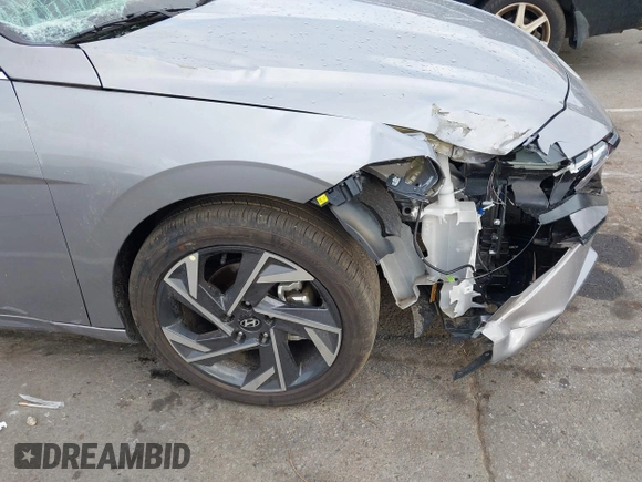 2025 Hyundai Elantra SEL Convenience with VIN KMHLS4DG5SU968429, listed as a IAAI auction lot 42225493 with 3,989 mi miles and . Bid and sale history available at DreamBid. Image 17.