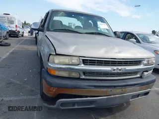 2001 Chevrolet Silverado 1500 with VIN 2GCEC19W011398911, listed as a IAAI auction lot 41637127 with 418,633 mi miles. Bid and sale history available at carsss.com. Image 1.