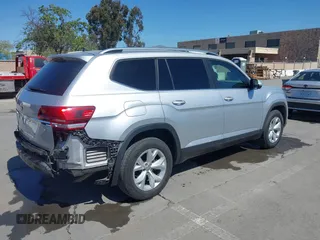 2018 Volkswagen Atlas SE с VIN 1V2DR2CA9JC502205, выставлен на аукционе IAAI как лот 41983821 с пробегом 99 618 миль миль и . История ставок и продаж доступна на DreamBid. Изображение 4.
