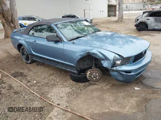 2005 Ford Mustang Deluxe z VIN 1ZVFT84N555227908, wystawiony jako IAAI lot #42071459 z przebiegiem 149 430 mil mil oraz . Historia ofert i sprzedaży dostępna na DreamBid. Obrazek 1.