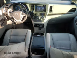2017 Toyota Sienna XLE Auto Access Seat with VIN 5TDYZ3DC9HS820214, listed as a Copart auction lot 43328565 with 166,796 mi miles and Salvage title. Bid and sale history available at DreamBid. Image 8.
