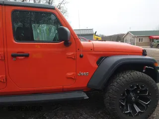 2018 Jeep Wrangler Unlimited Sport z VIN 1C4HJXDN4JW198045, wystawiony jako IAAI lot #41930547 z przebiegiem 62 402 mil mil oraz . Historia ofert i sprzedaży dostępna na DreamBid. Obrazek 14.