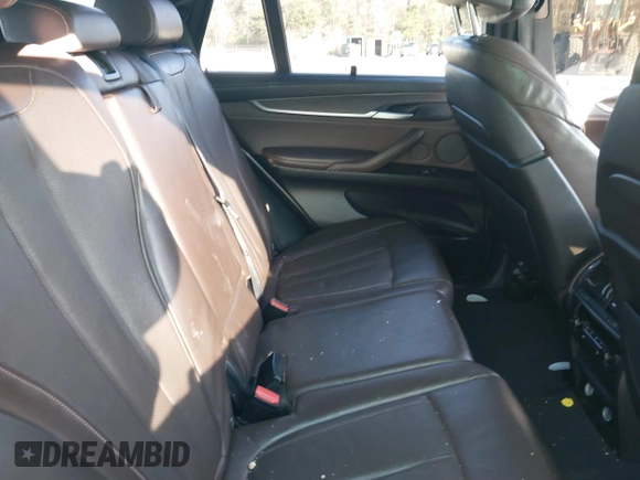 2015 BMW X5 xDrive50i z VIN 5UXKR6C58F0J78013, wystawiony jako IAAI lot #41335257 z przebiegiem Nie podano mil oraz . Historia ofert i sprzedaży dostępna na DreamBid. Obrazek 8.