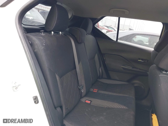2018 Nissan Kicks SV with VIN 3N1CP5CU6JL500174, listed as a IAAI auction lot 41656916 with 72,809 mi miles. Bid and sale history available at carsss.com. Image 8.