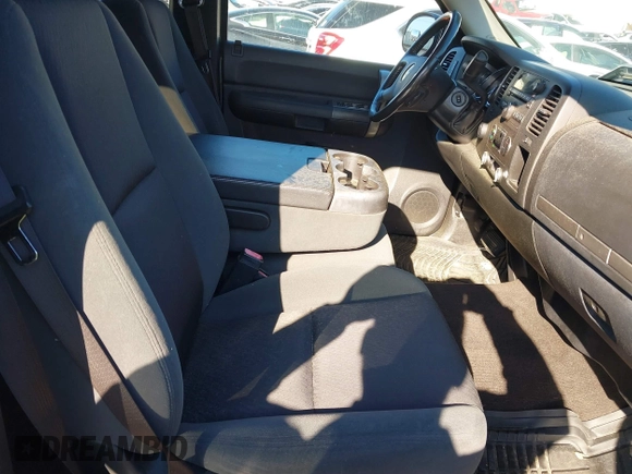 2009 Chevrolet Silverado 1500 LT with VIN 1GCEK29J59Z146698, listed as a IAAI auction lot 41812415 with 232,632 mi miles. Bid and sale history available at carsss.com. Image 5.