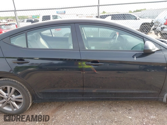 2017 Hyundai Elantra SE z VIN 5NPD84LFXHH191863, wystawiony jako IAAI lot #42272222 z przebiegiem 88 796 mil mil oraz . Historia ofert i sprzedaży dostępna na DreamBid. Obrazek 13.