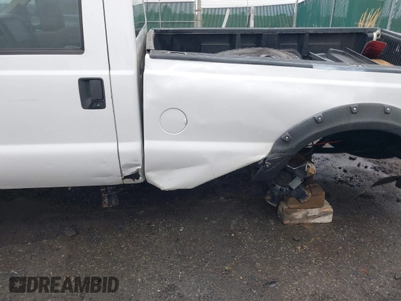 2008 Ford F-250 XL z VIN 1FTSF21RX8EE28091, wystawiony jako IAAI lot #41854496 z przebiegiem 221 483 mil mil oraz . Historia ofert i sprzedaży dostępna na DreamBid. Obrazek 19.