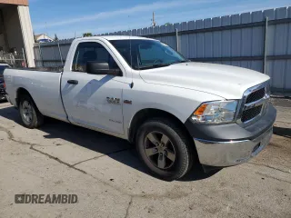 2018 Ram 1500 Tradesman z VIN 3C6JR6DT7JG304609, wystawiony jako Copart lot #55684295 z przebiegiem 73 075 mil mil oraz Szkoda całkowita • Salvage title. Historia ofert i sprzedaży dostępna na DreamBid. Obrazek 4.