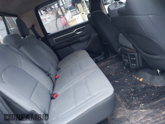 2019 Ram 1500 Big Horn z VIN 1C6SRFFT6KN811253, wystawiony jako IAAI lot #41071264 z przebiegiem 83 624 mil mil oraz . Historia ofert i sprzedaży dostępna na DreamBid. Obrazek 8.