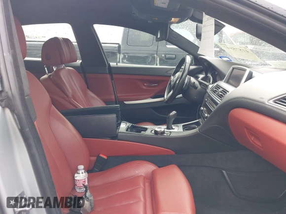2015 BMW 6 Series 640i z VIN WBA6A0C51FD318982, wystawiony jako IAAI lot #41875547 z przebiegiem 60 968 mil mil oraz . Historia ofert i sprzedaży dostępna na DreamBid. Obrazek 5.