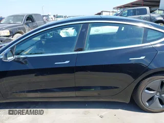 2020 Tesla Model 3 Standard Range Plus z VIN 5YJ3E1EA3LF611152, wystawiony jako IAAI lot #42256503 z przebiegiem 78 633 mil mil oraz . Historia ofert i sprzedaży dostępna na DreamBid. Obrazek 14.