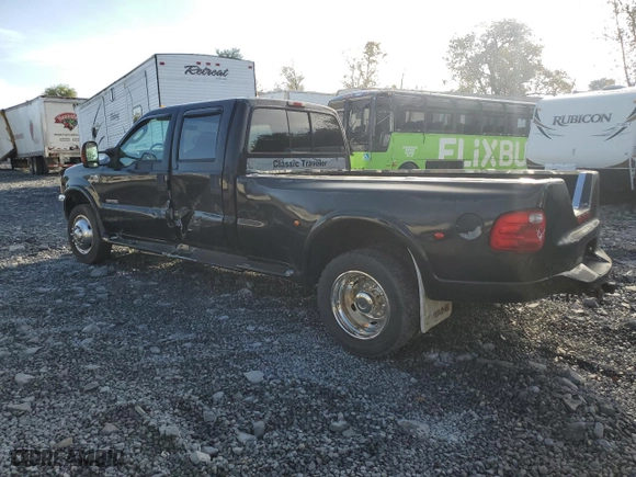 2003 Ford Super Duty F-450 DRW XL with VIN 1FDXW46P13EC18704, listed as a Copart auction lot 73657814 with 153,552 mi miles and Salvage Title. Bid and sale history available at carsss.com. Image 2.