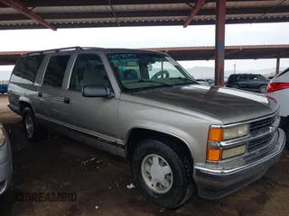 1999 Chevrolet Suburban with VIN 3GNEC16R8XG145731, listed as a IAAI auction lot 41546754 with 204,902 mi miles. Bid and sale history available at carsss.com. Image 1.