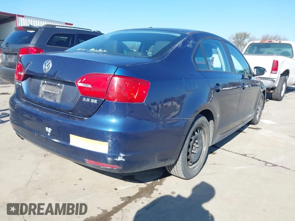 2012 Volkswagen Jetta Sedan SE w/Convenience PZEV with VIN 3VWDP7AJ5CM340319, listed as a IAAI auction lot 41636040 with 164,409 mi miles. Bid and sale history available at carsss.com. Image 4.