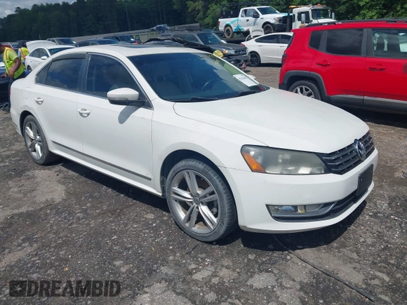2014 Volkswagen Passat SEL Premium z VIN 1VWCN7A38EC069585, wystawiony jako IAAI lot #42236658 z przebiegiem 62 861 mil mil oraz . Historia ofert i sprzedaży dostępna na DreamBid. Obrazek 1.