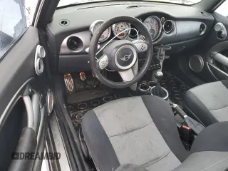 2006 MINI Hardtop S z VIN WMWRE33556TN29417, wystawiony jako Copart lot #42712575 z przebiegiem 265 492 mil mil oraz Czysty tytuł • Clean title. Historia ofert i sprzedaży dostępna na DreamBid. Obrazek 8.