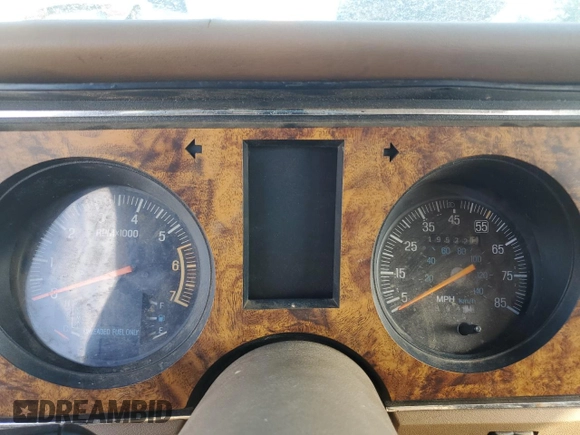 1987 Ford Bronco z VIN 1FMCU14T6HUC98971, wystawiony jako Copart lot #69262784 z przebiegiem 49 522 mil mil oraz Czysty tytuł • Clean title. Historia ofert i sprzedaży dostępna na DreamBid. Obrazek 9.