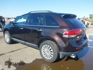 2013 Lincoln MKX with VIN 2LMDJ6JK9DBL15563, listed as a IAAI auction lot 42067838 with 38,411 mi miles. Bid and sale history available at carsss.com. Image 3.
