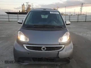 2013 Smart fortwo Passion z VIN WMEEK3BA4DK644622, wystawiony jako Copart lot #84966644 z przebiegiem 78 657 mil mil oraz Szkoda całkowita • Salvage title. Historia ofert i sprzedaży dostępna na DreamBid. Obrazek 5.