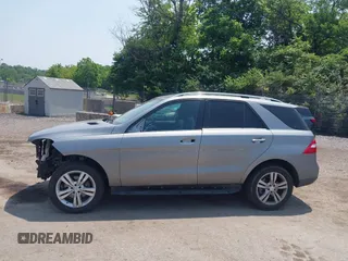2015 Mercedes-Benz M 350 with VIN 4JGDA5HBXFA592118, listed as a IAAI auction lot 42429105 with 131,705 mi miles and . Bid and sale history available at DreamBid. Image 14.