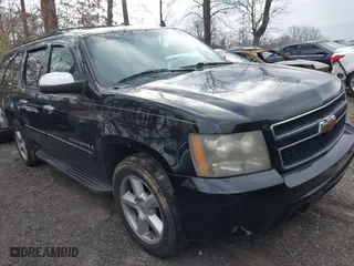 2008 Chevrolet Suburban LT w/3LT with VIN 3GNFC16078G236433, listed as a IAAI auction lot 41638246 with 200,244 mi miles. Bid and sale history available at carsss.com. Image 1.