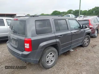 2016 Jeep Patriot Sport with VIN 1C4NJPBA8GD600091, listed as a IAAI auction lot 41958273 with 165,876 mi miles and . Bid and sale history available at carsss.com. Image 4.