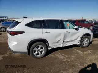 2022 Toyota Highlander LE z VIN 5TDBZRBH4NS246673, wystawiony jako Copart lot #40898463 z przebiegiem 2 366 mil mil oraz . Historia ofert i sprzedaży dostępna na DreamBid. Obrazek 3.
