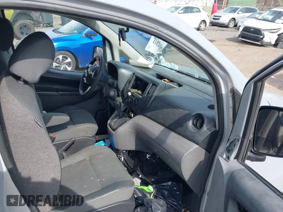 2013 Nissan NV200 SV with VIN 3N6CM0KN2DK692803, listed as a IAAI auction lot 41840649 with Not provided miles and . Bid and sale history available at DreamBid. Image 5.