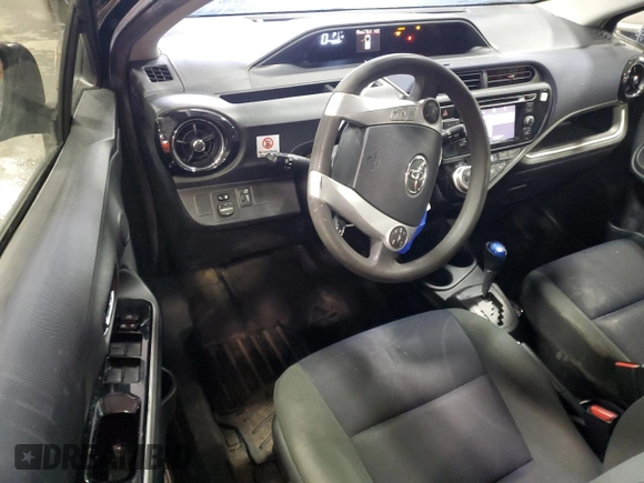 2016 Toyota Prius One z VIN JTDKDTB3XG1120141, wystawiony jako Copart lot #52916975 z przebiegiem 131 063 mil mil oraz Czysty tytuł • Clean title. Historia ofert i sprzedaży dostępna na DreamBid. Obrazek 8.