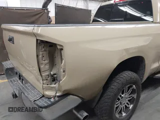 2017 Toyota Tundra SR5 z VIN 5TFRY5F18HX222592, wystawiony jako IAAI lot #42213820 z przebiegiem 204 876 mil mil oraz . Historia ofert i sprzedaży dostępna na DreamBid. Obrazek 18.