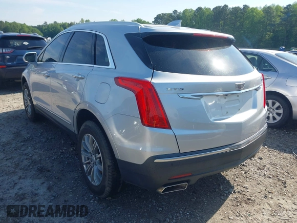 2017 Cadillac XT5 Luxury FWD z VIN 1GYKNBRS3HZ223077, wystawiony jako IAAI lot #42091584 z przebiegiem 154 664 mil mil oraz . Historia ofert i sprzedaży dostępna na DreamBid. Obrazek 3.
