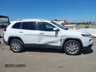 2017 Jeep Cherokee Limited z VIN 1C4PJLDB3HW516242, wystawiony jako IAAI lot #42267055 z przebiegiem 159 856 mil mil oraz . Historia ofert i sprzedaży dostępna na DreamBid. Obrazek 13.