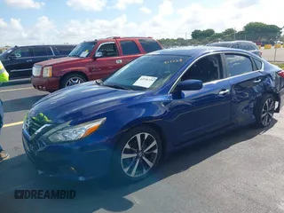 2017 Nissan Altima SR z VIN 1N4AL3AP8HN309048, wystawiony jako IAAI lot #42536729 z przebiegiem 132 465 mil mil oraz . Historia ofert i sprzedaży dostępna na DreamBid. Obrazek 2.
