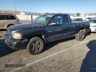 2006 Dodge Dakota SLT z VIN 1D7HE42N56S666410, wystawiony jako Copart lot #47484925 z przebiegiem 199 236 mil mil oraz Czysty tytuł • Clean title. Historia ofert i sprzedaży dostępna na DreamBid. Obrazek 1.