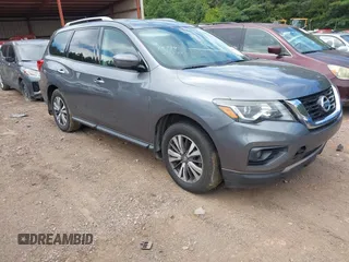 2017 Nissan Pathfinder SV z VIN 5N1DR2MN6HC908726, wystawiony jako IAAI lot #42647856 z przebiegiem Nie podano mil oraz . Historia ofert i sprzedaży dostępna na DreamBid. Obrazek 1.