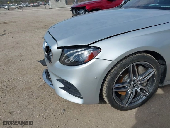 2018 Mercedes-Benz E-Class E 300 with VIN WDDZF4KB2JA454750, listed as a IAAI auction lot 41775210 with 83,121 mi miles. Bid and sale history available at carsss.com. Image 18.