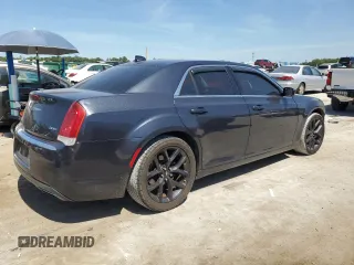 2016 Chrysler 300 Anniversary Edition z VIN 2C3CCAAG5GH269885, wystawiony jako Copart lot #58233085 z przebiegiem 108 570 mil mil oraz Szkoda całkowita • Salvage title. Historia ofert i sprzedaży dostępna na DreamBid. Obrazek 3.