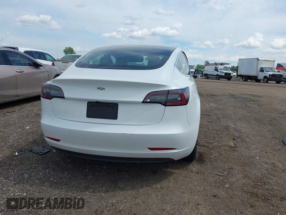 2020 Tesla Model 3 Standard Range Plus z VIN 5YJ3E1EA3LF794276, wystawiony jako IAAI lot #42390409 z przebiegiem 51 924 mil mil oraz . Historia ofert i sprzedaży dostępna na DreamBid. Obrazek 17.