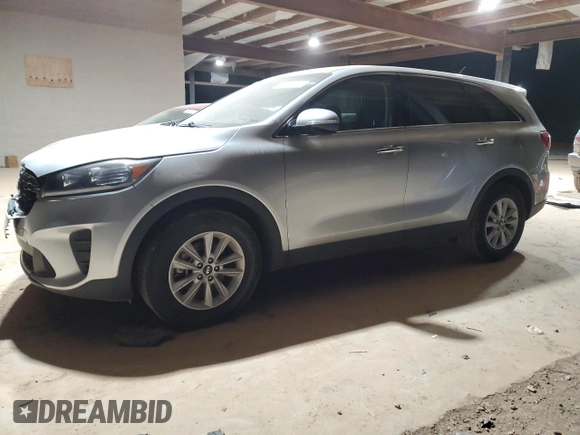 2020 Kia Sorento S z VIN 5XYPG4A51LG616381, wystawiony jako Copart lot #83741614 z przebiegiem 95 446 mil mil oraz Czysty tytuł • Clean title. Historia ofert i sprzedaży dostępna na DreamBid. Obrazek 1.