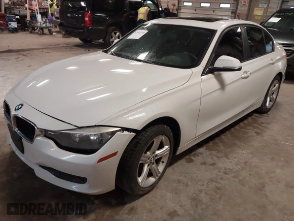 2014 BMW 3 Series 320i xDrive with VIN WBA3C3C52EPV90601, listed as a IAAI auction lot 42082100 with 1 mi miles. Bid and sale history available at carsss.com. Image 17.
