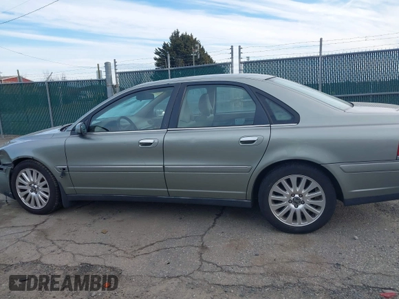 2006 Volvo S80 with VIN YV1TS592361444561, listed as a IAAI auction lot 41569509 with 147,917 mi miles. Bid and sale history available at carsss.com. Image 14.