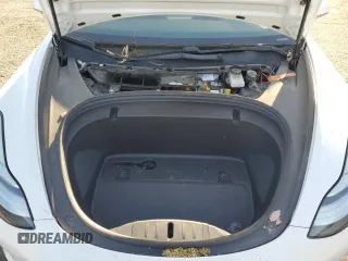 2020 Tesla Model 3 Standard Range Plus z VIN 5YJ3E1EAXLF644911, wystawiony jako Copart lot #52390785 z przebiegiem 138 783 mil mil oraz Szkoda całkowita • Salvage title. Historia ofert i sprzedaży dostępna na DreamBid. Obrazek 12.